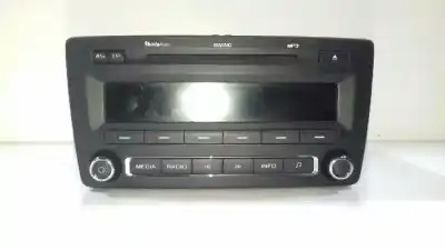 Gebrauchtes Autoersatzteil AUDIOSYSTEM / RADIO-CD zum SKODA OCTAVIA BERLINA (1Z3)  OEM-IAM-Referenzen 1Z0035161F  