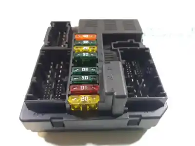 Pezzo di ricambio per auto di seconda mano scatola relè/fusibili per bmw x3 (e83) 2.5si riferimenti oem iam 7560626  519201107