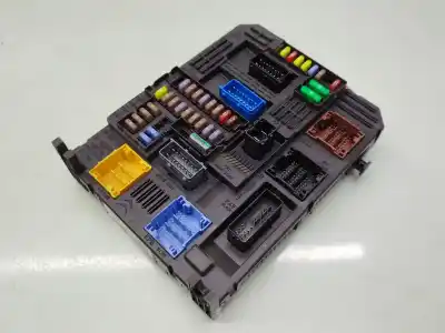 Second-hand car spare part fuse box unit for opel vivaro c furgón (k0) 1.5 oem iam references 983079058000