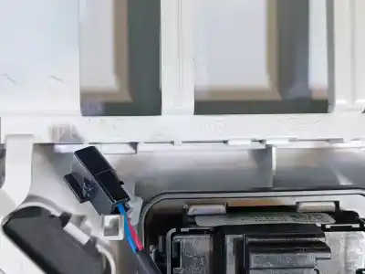 Second-hand car spare part interior light for opel corsa e (x15) 1.3 cdti (08, 68) oem iam references 13200162 510511640 13166476