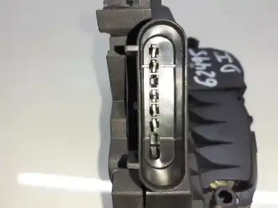 Second-hand car spare part left front door lock for ford focus lim. (cb8) edition oem iam references 2070970 bm5aa21813ae bm5aa21813ah