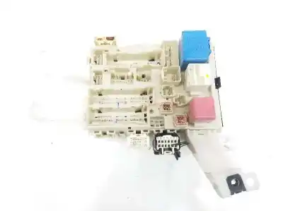 İkinci el araba yedek parçası röle/sigorta kutusu için toyota verso 2.0 d-4d oem iam referansları 827300f051