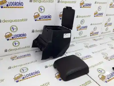 Автозапчастина б/у центральний подлокник для mitsubishi montero (v80/v90) 3.2 di-d intense посилання на oem iam mr656571  mr656449
