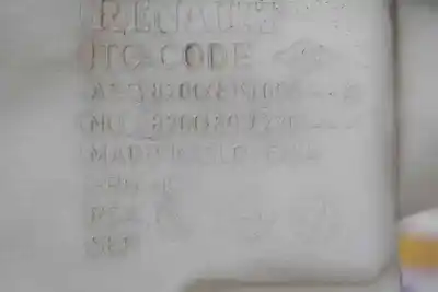 Second-hand car spare part windscreen washer bottle for renault twingo ii (cn0_) 1.5 dci (cn0e) oem iam references 8200619096  289105772r