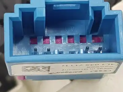 Автозапчастина б/у внутрішне світло для audi a4 avant 3.0 v6 24v tdi clean diesel посилання на oem iam 8t0947135b  8t0947135b