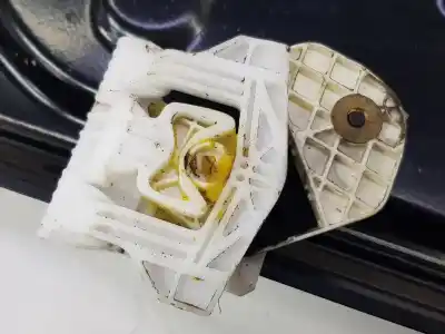 Автозапчастина б/у регулятор вікна передній лівий для land rover discovery iv (l319) 3.0 td 4x4 посилання на oem iam lr052110  ah2223201ac