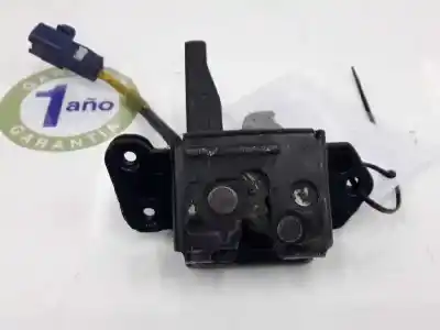Pièce détachée automobile d'occasion COFFRE / SERRURE DE PORTE pour TOYOTA YARIS (KSP9/SCP9/NLP9)  Références OEM IAM 693500D040  693500D041
