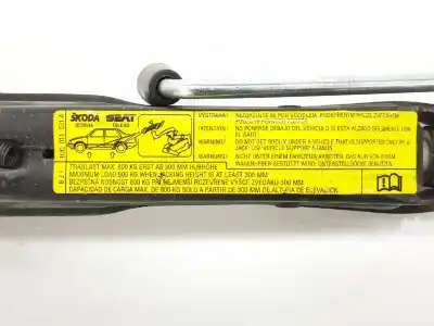 Pièce détachée automobile d'occasion cric hydraulique pour seat leon (1m1) 1.6 16 v références oem iam 1u0011031a  1u0011031a