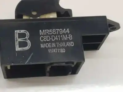 Автозапчастина б/у передній правий віконний вимикач для mitsubishi asx (ga_w_) 2.2 di-d 4wd (ga8w) посилання на oem iam mr587944  mr587944