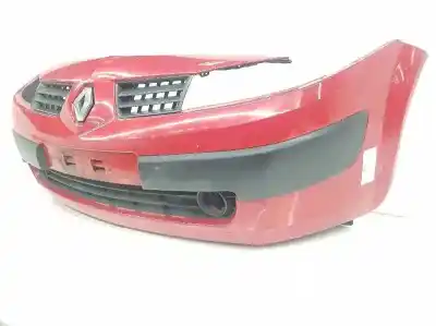 Recambio de automóvil de segunda mano de paragolpes delantero para renault megane ii classic berlina 1.5 dci diesel referencias oem iam 620226236r 620226236r color rojo , tiene una pequeña raja y poco roce ver fotos 