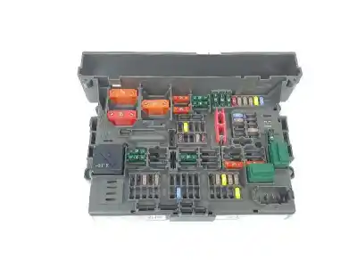 Peça sobressalente para automóvel em segunda mão caixa de fusíveis e relés por bmw serie 1 berlina 2.0 16v d referências oem iam 61149119446