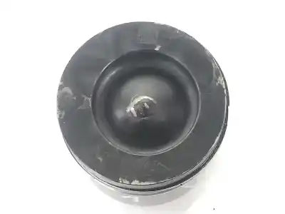 Second-hand car spare part piston for seat leon (5f1) 1.6 tdi oem iam references 04l107065d