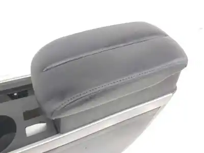 Автозапчастина б/у центральний подлокник для mazda cx7 2.2 turbodiesel посилання на oem iam eh6464420c02  eh6464420c02