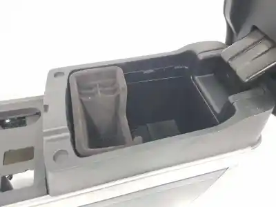 Автозапчастина б/у центральний подлокник для mazda cx7 2.2 turbodiesel посилання на oem iam eh6464420c02  eh6464420c02