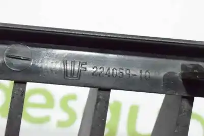 Peça sobressalente para automóvel em segunda mão grelha frontal por bmw 3 (e90) 320 d referências oem iam 51137120008  51137120008