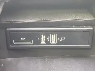 Автозапчастина б/у центральний подлокник для clase c clase c familiar 2.0 cdi посилання на oem iam a2056801205  a2056801205