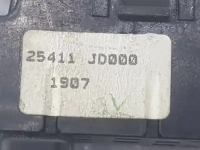 Peça sobressalente para automóvel em segunda mão botão / interruptor elevador vidro dianteiro direito por nissan qashqai / qashqai +2 i (j10, nj10, jj10e) 1.5 dci referências oem iam 25411jd000  25411jd000