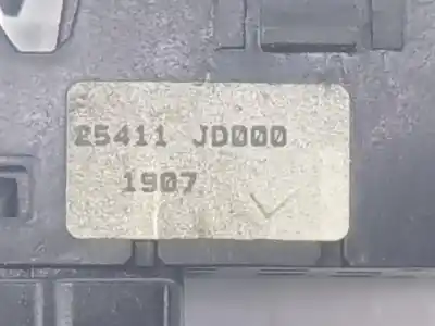 Peça sobressalente para automóvel em segunda mão botão / interruptor elevador vidro traseiro direito por nissan qashqai / qashqai +2 i (j10, nj10, jj10e) 1.5 dci referências oem iam 25411jd000  25411jd000