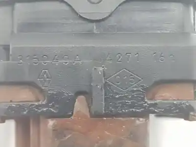 Peça sobressalente para automóvel em segunda mão BOTÃO / INTERRUPTOR ELEVADOR VIDRO DIANTEIRO ESQUERDO por RENAULT MEGANE II BERLINA 3P  Referências OEM IAM 8200315040  8200315040
