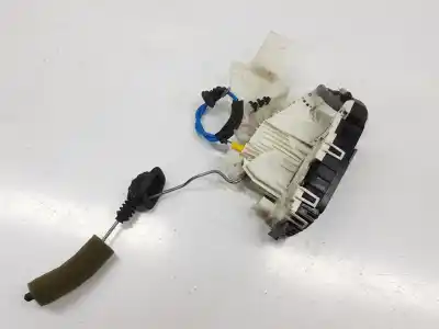 Second-hand car spare part front right door lock for clase c clase e lim. 2.1 cdi oem iam references a2047202435  a2047202435