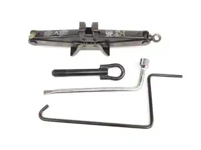 Pezzo di ricambio per auto di seconda mano cric di sollevamento per toyota yaris 1.3 16v cat riferimenti oem iam 0911105031  0915005011