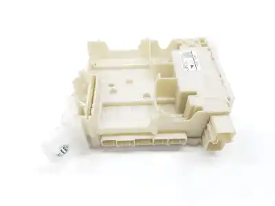 Recambio de automóvil de segunda mano de CAJA RELES FUSIBLES para TOYOTA HILUX  referencias OEM IAM 827300KB70  827300KB70