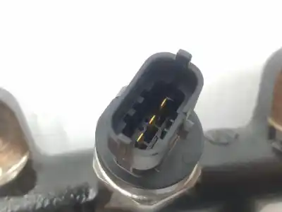 Автозапчастина б/у рампа инжектора для dacia dokker laureate посилання на oem iam 175215346r  175215346r