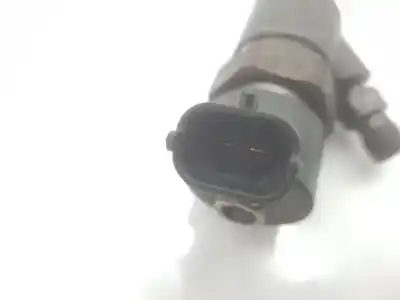 Second-hand car spare part injector for renault trafic combi (ab 4.01) 1.9 diesel oem iam references 8200100272  8200100272