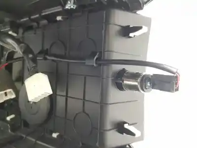 Автозапчастина б/у центральний подлокник для ssangyong korando 2.0 td посилання на oem iam 7792134103  7794034110lba