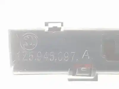 Автозапчасти б/у центральный стоп-сигнал за skoda superb berlina 3v3 active ссылки oem iam 1z5945097a  1z5945097a