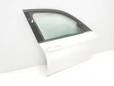 Recambio de automóvil de segunda mano de puerta delantera derecha para bmw serie 1 lim. 2.0 turbodiesel referencias oem iam 41009628760 41009628760 color blanco alpin 300 