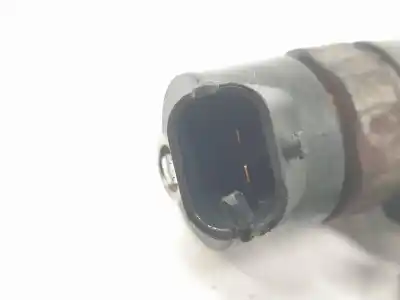 Pezzo di ricambio per auto di seconda mano iniettore per iveco daily furgón 2.3 diesel cat riferimenti oem iam 504389548  504389548