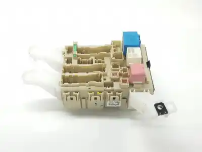 İkinci el araba yedek parçası röle/sigorta kutusu için toyota verso 2.0 d-4d oem iam referansları 827300f052