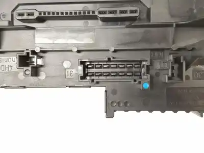 Second-hand car spare part fuse box unit for mercedes-benz clase c (w204) c 200 cdi (204.001) oem iam references a2049001002  a2049001002