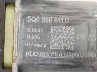 Peça sobressalente para automóvel em segunda mão motor elevador vidro traseiro esquerdo por volkswagen golf vii lim. (bq1) 1.5 16v tsi act referências oem iam 5q0959811d 5q0959407 