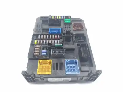 Peça sobressalente para automóvel em segunda mão caixa de fusíveis e relés por citroen c4 lim. 1.2 12v e-thp referências oem iam 9832881080