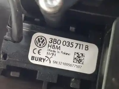 Автозапчастина б/у внутрішне світло для skoda superb combi (3v5) 2.0 tdi посилання на oem iam 3b0035771b  5ta947105c