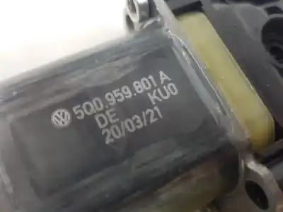 Автозапчастина б/у двиг скла задне ліво для skoda superb combi (3v5) 2.0 tdi посилання на oem iam 5q0959801a  5q0959801a