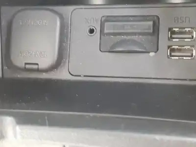 Pezzo di ricambio per auto di seconda mano bracciolo centrale per mazda 3 lim. () 2.0 cat riferimenti oem iam bjs764420a  bjs764420a02