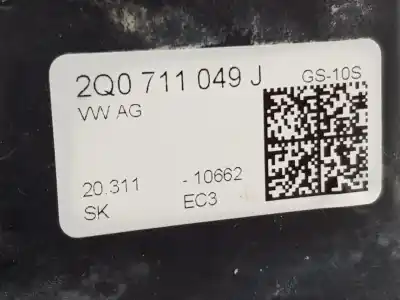 Peça sobressalente para automóvel em segunda mão ALAVANCA DE VELOCIDADES por VOLKSWAGEN POLO (6C1)  Referências OEM IAM 2Q0711049J  2Q0711049J