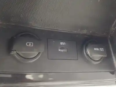 Pezzo di ricambio per auto di seconda mano bracciolo centrale per kia ceed drive 110 cv / 81 kw riferimenti oem iam 84636j7000  84610j7000wk