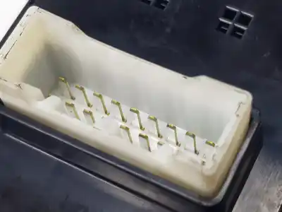 Peça sobressalente para automóvel em segunda mão BOTÃO / INTERRUPTOR ELEVADOR VIDRO DIANTEIRO ESQUERDO por KIA OPTIMA  Referências OEM IAM 299158100  93571D4030