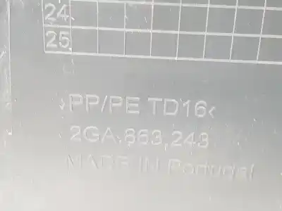 Recambio de automóvil de segunda mano de APOYABRAZOS CENTRAL para VOLKSWAGEN TROC A11  referencias OEM IAM 2GA863243  2GA863241C