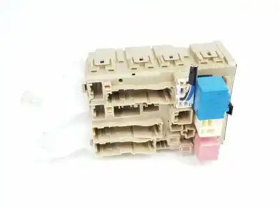 Pezzo di ricambio per auto di seconda mano scatola relè/fusibili per toyota verso (aur2/zgr2) advance 150 cv / 110 kw riferimenti oem iam 827300fa00  827300fb00