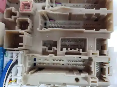 Pezzo di ricambio per auto di seconda mano scatola relè/fusibili per toyota verso (aur2/zgr2) advance 150 cv / 110 kw riferimenti oem iam 827300fa00  827300fb00