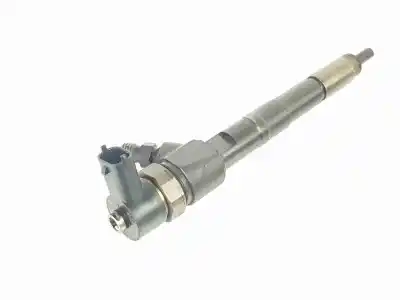 Second-hand car spare part INJECTOR for FIAT 500 L LIVING (351) Lounge 95 CV / 70 KW OEM IAM references 71798320  