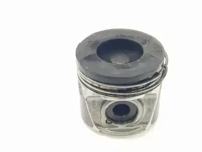 Pièce détachée automobile d'occasion PISTON pour TOYOTA HILUX (KUN) Double Cab Sol 4X4 Références OEM IAM 131013018002  