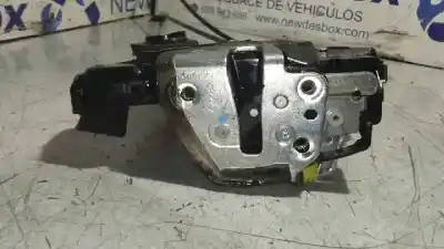 Second-hand car spare part left front door lock for toyota auris active oem iam references a084219  