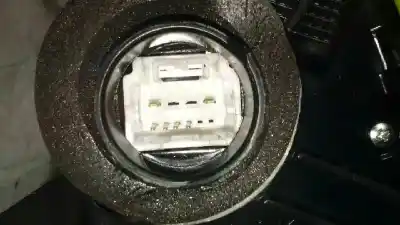 Second-hand car spare part left front door lock for toyota auris active oem iam references a084219  