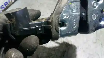 Peça sobressalente para automóvel em segunda mão fechadura da porta dianteira direita por toyota auris active referências oem iam a084219  